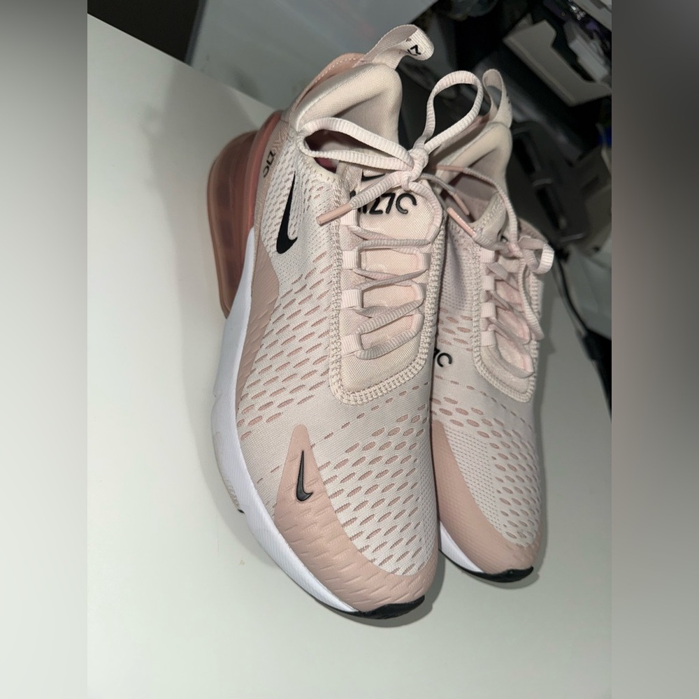 Nike Women’s Light Pink and Black Air Max 270 Sneakers